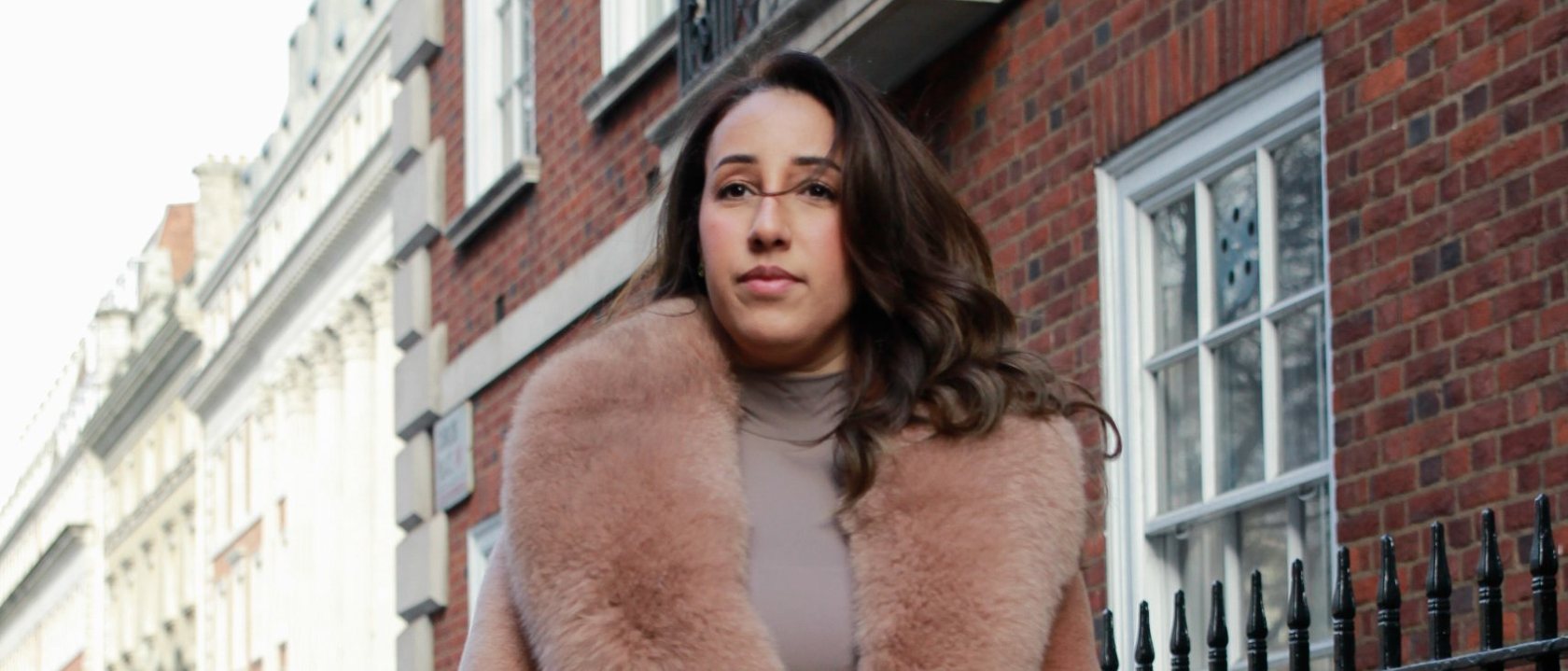 Lamia on a London street